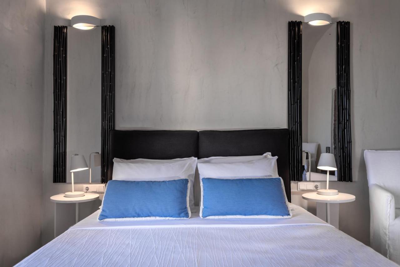 Mythical Blue Luxury Suites (Adults Only) Fira  Exterior photo